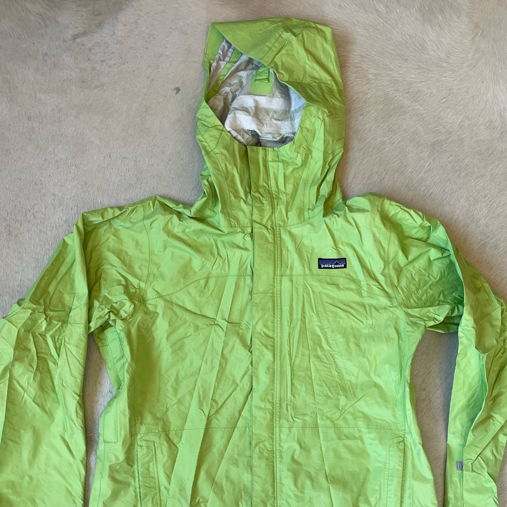 Patagonia rain shell, green, size L